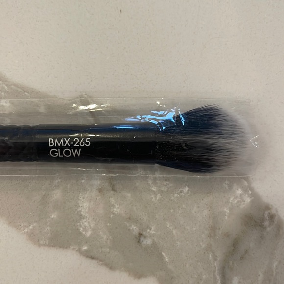 🌸5/$25🌸 Moda glow brush - Picture 2 of 2